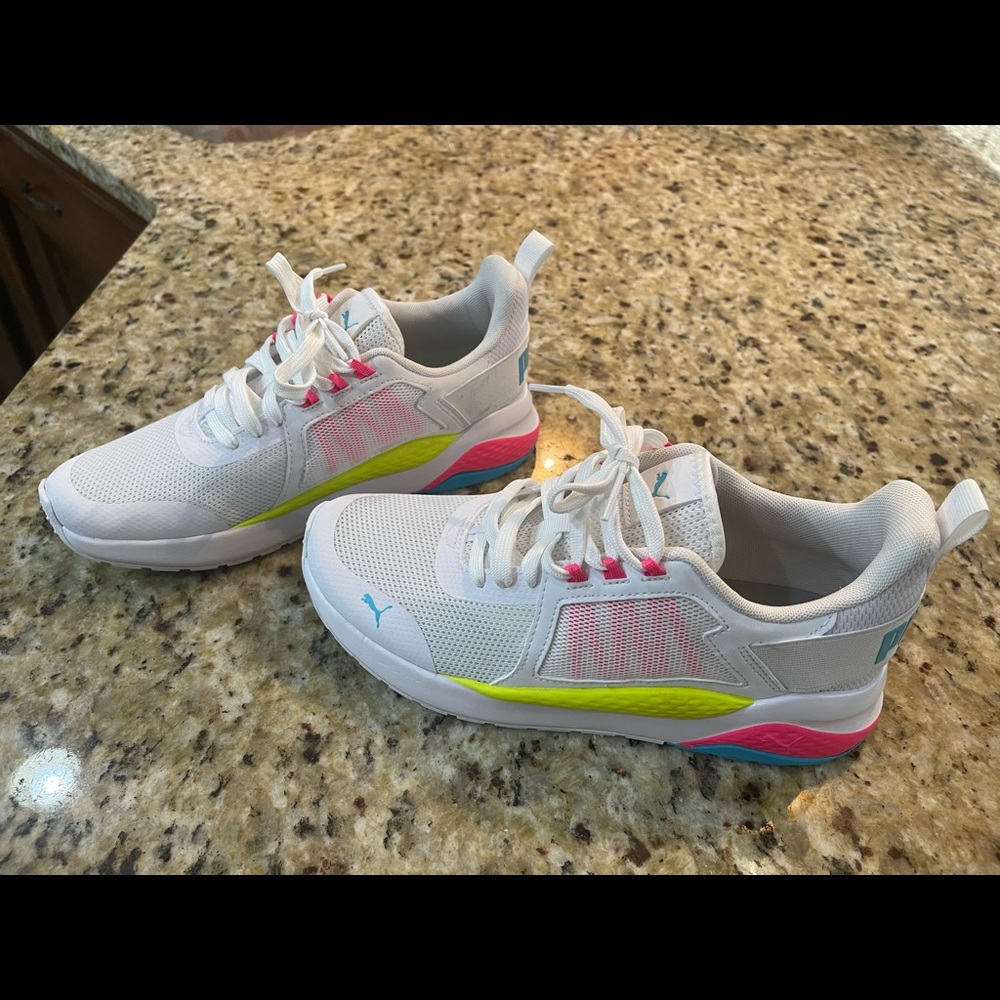 Puma shoes. 7.5 size. Worn 1 time.